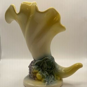 Hull Pottery cornucopia vase vintage (1950s).